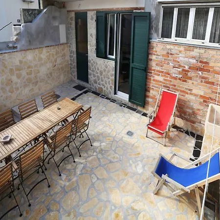 Urbi Et Orbi Apartament *