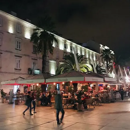 Urbi Et Orbi Apartament *