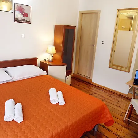 Urbi Et Orbi Apartman *