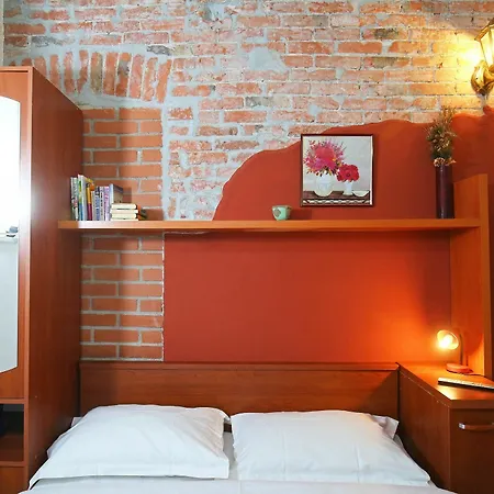 Urbi Et Orbi Apartman *